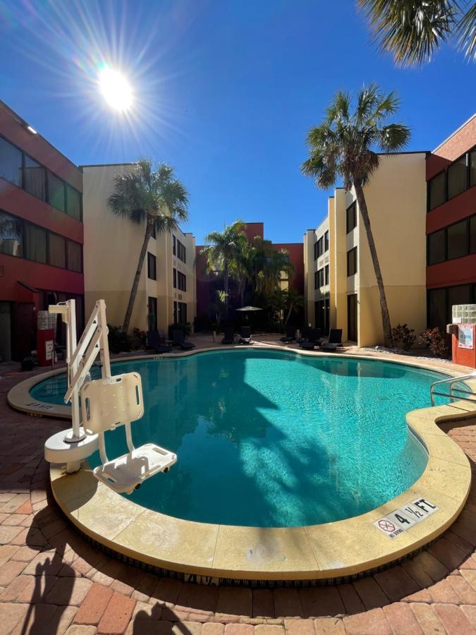 Tropical Palms Hotel Clearwater Exterior photo