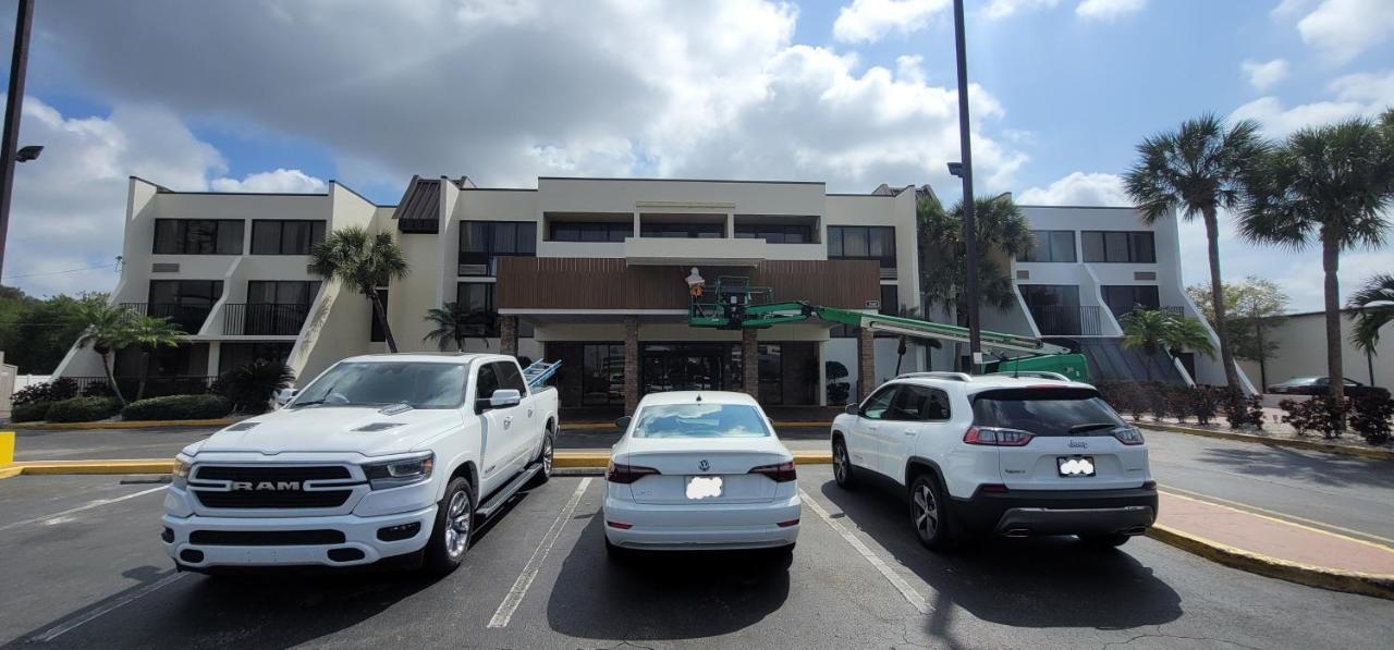 Tropical Palms Hotel Clearwater Exterior photo